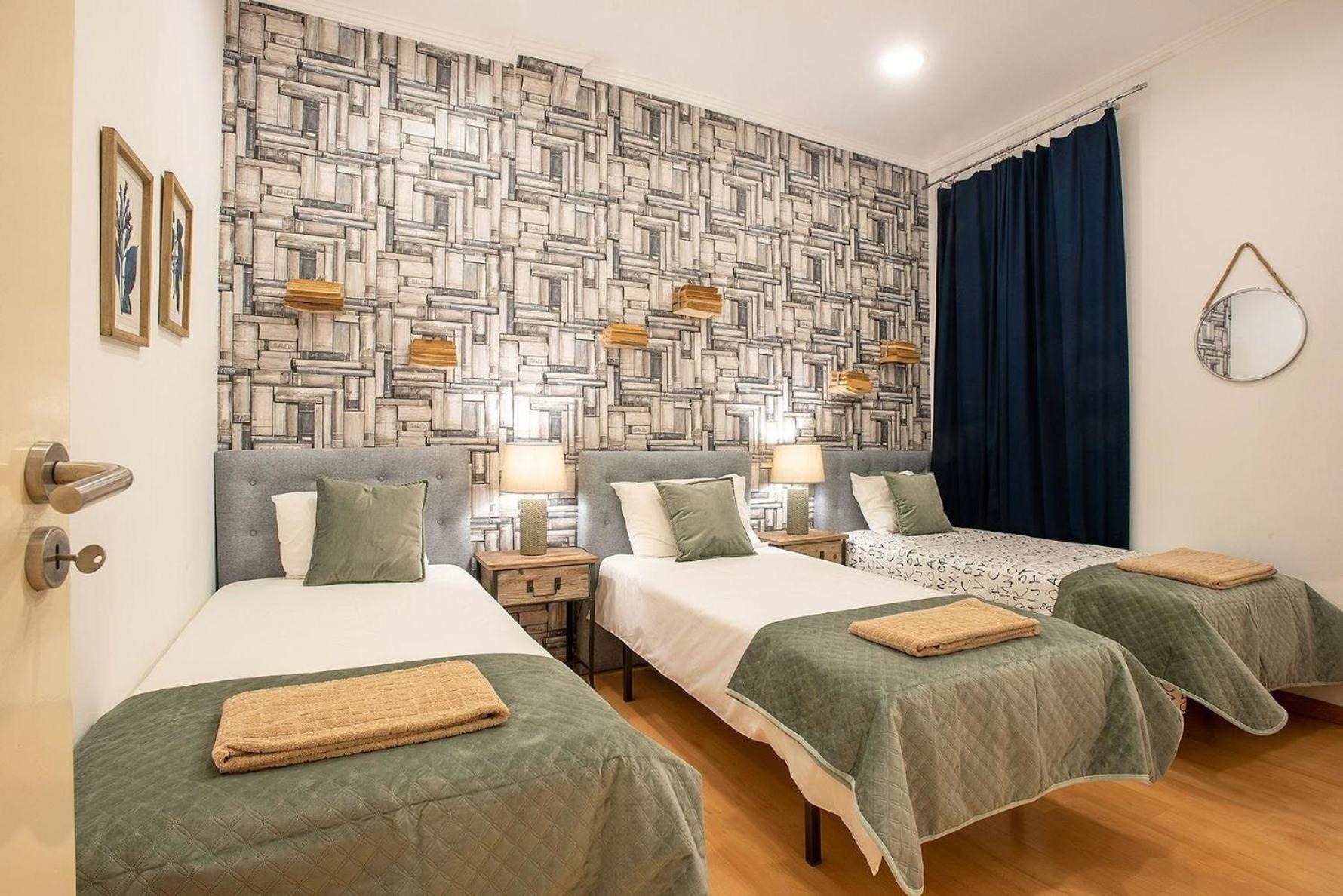 Fuer 9 Personen Und 1 Kind In Lissabon, Regio De Costa De - B58349 Lissabon