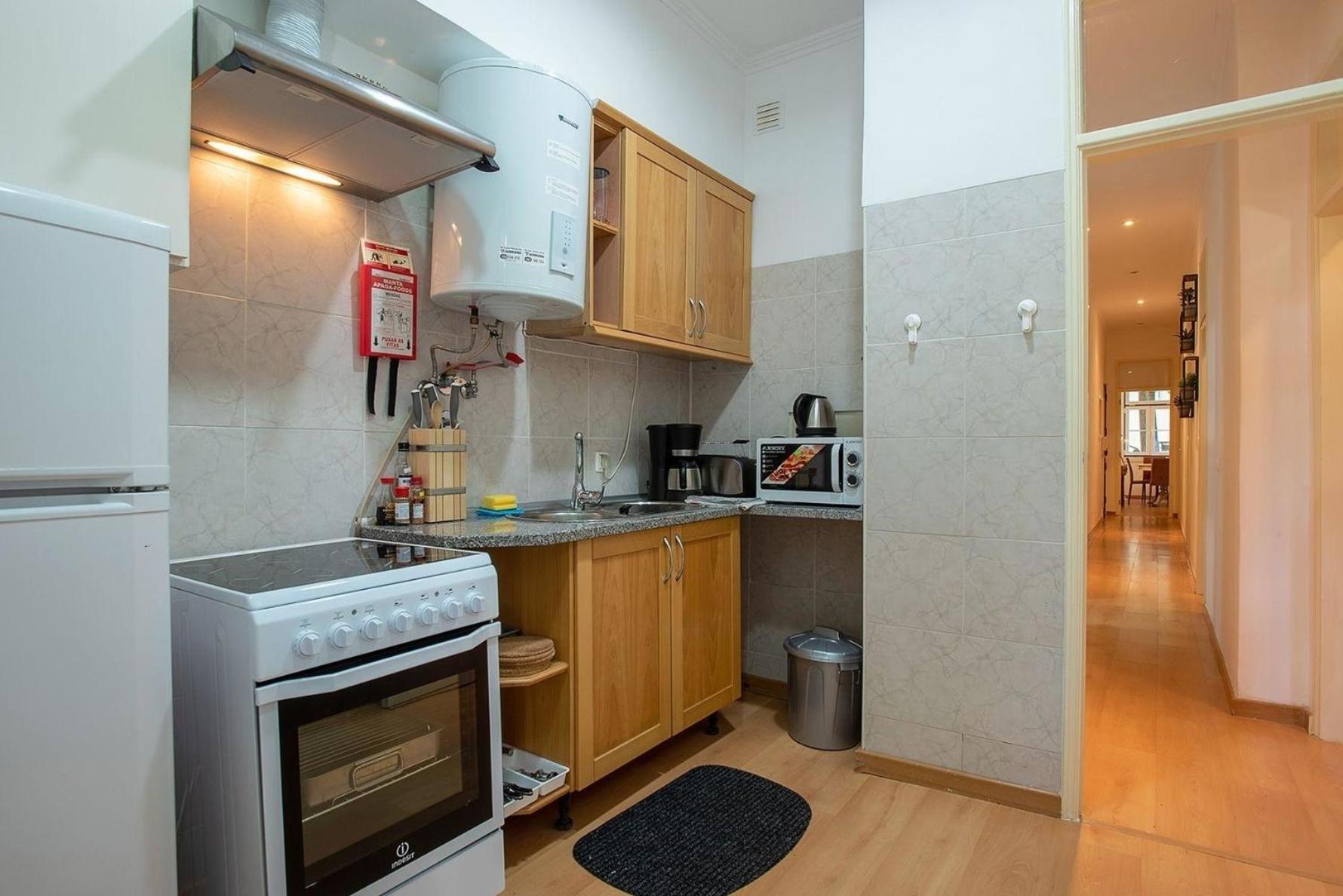Fuer 9 Personen Und 1 Kind In Lissabon, Regio De Costa De - B58349 Lejlighed *